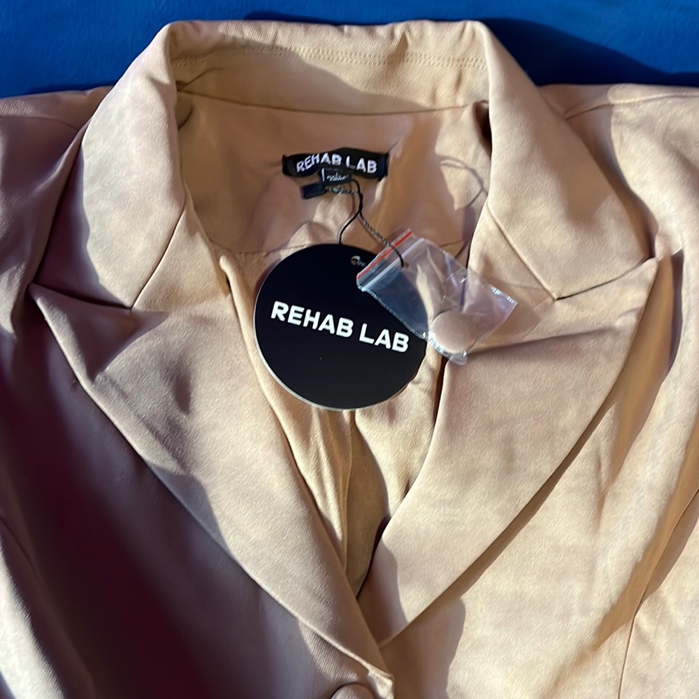 Rehab Lab Tan Blazer w/ Beige pockets size Large BNWT